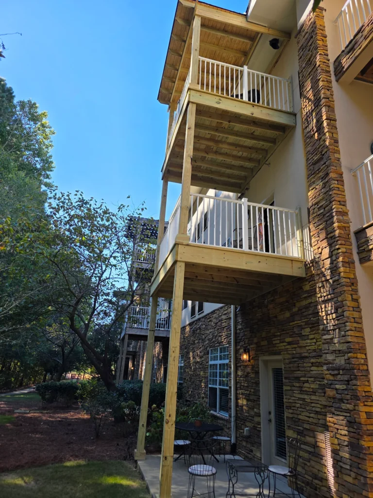 Deck installation review from Somerby St. Vincents praising Platinum Fence Deck and Exteriors for fast installation, clean work area, and high‑quality craftsmanship.
